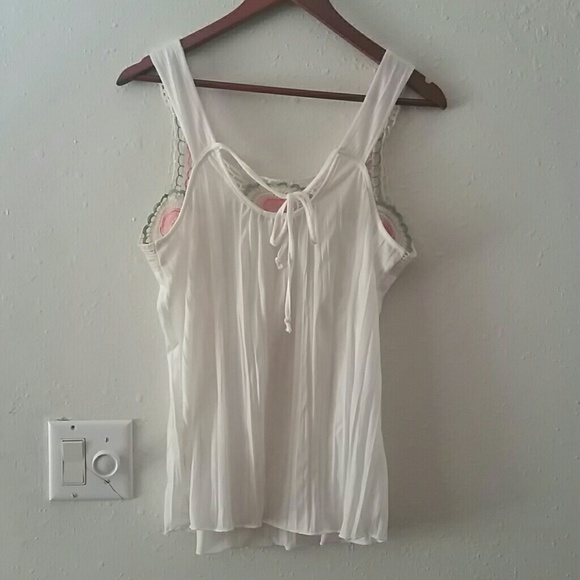 Maurice's tank type top - Picture 3 of 4